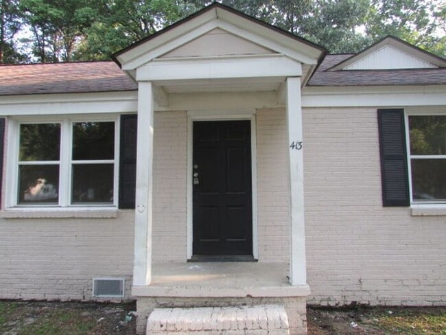 Building Photo - Spacious Three Bedroom
