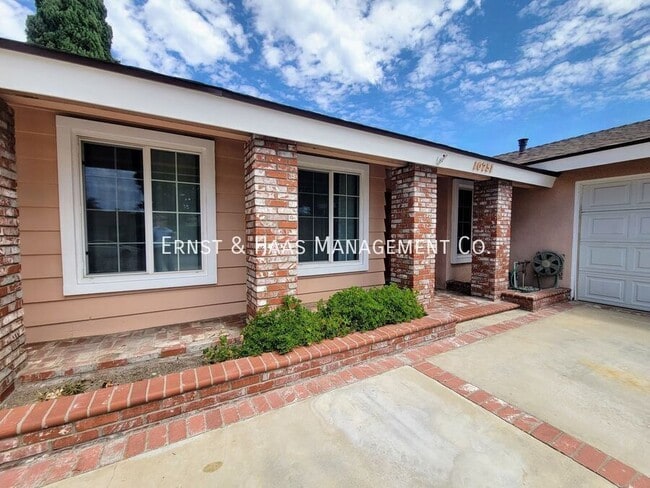 Photo - 10751 Andy St House