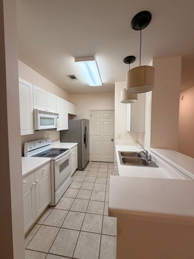 Foto del edificio - Mill Creek Condo Available June 2026!