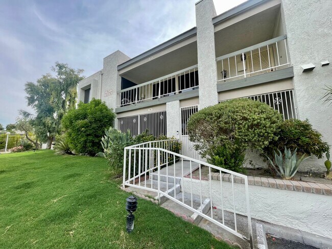 Foto del edificio - AVAILBLE NOW! 1 Bedroom 1 Bathroom Palm Springs Condo