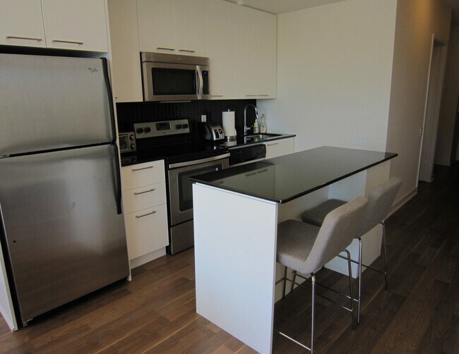 Photo du bâtiment - 775-775 King St W