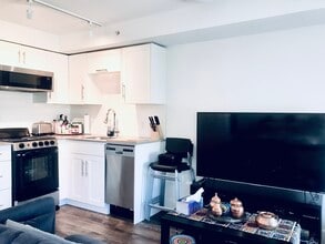 Building Photo - 1534 Henshaw Ln