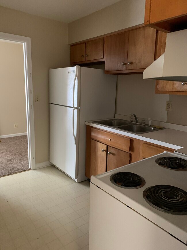 Kitchen pic #2 - 5 Tanner Ct