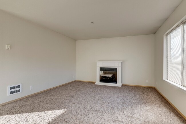 Building Photo - Two Bedroom Two Bathroom Condo in Summerwind