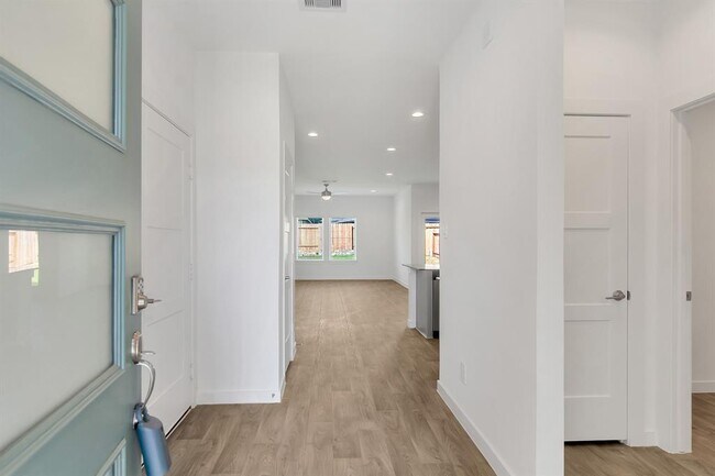 Building Photo - 14211 Black Cyn Ln