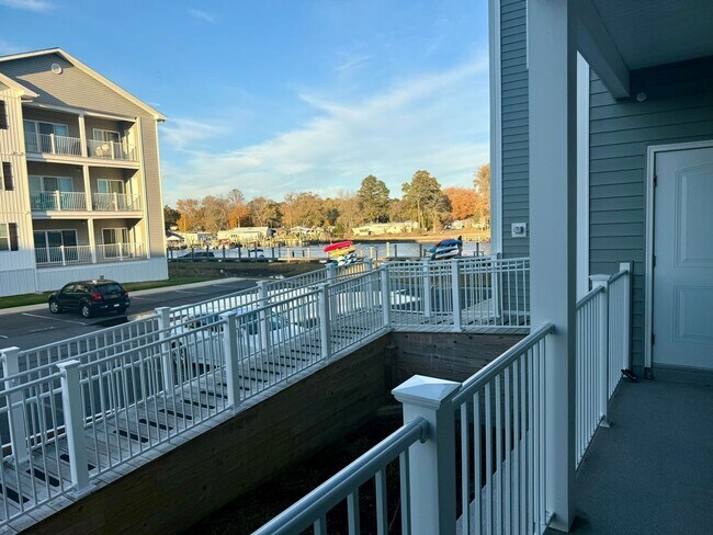 Building Photo - Waterfront community, year round living cl...