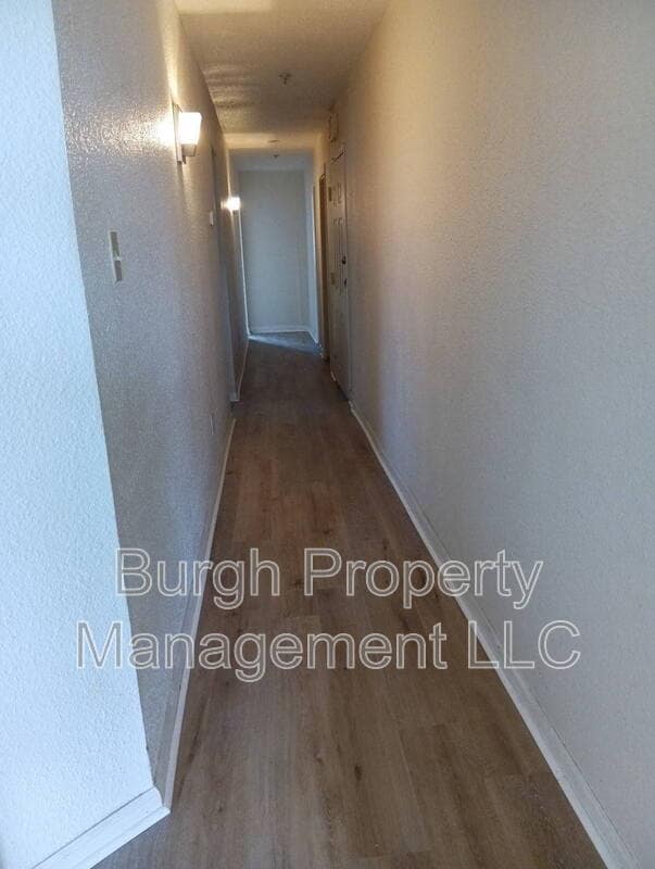 Building Photo - 116 W 8th Ave