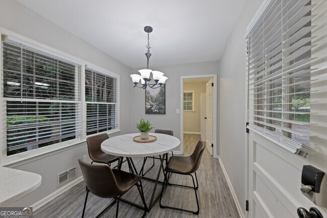 Foto del edificio - 2984 Blackberry Ln