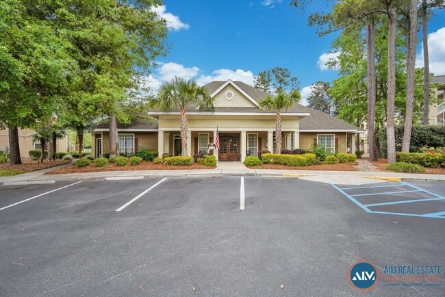 Building Photo - Luxurious Two-Bedroom Condo at Summer Hous...
