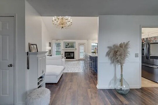 Building Photo - Modern, light-filled home in a prime location!