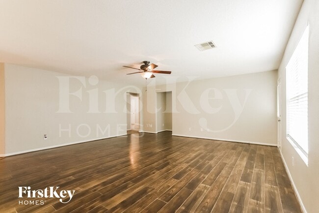 Building Photo - 16985 Valiant Oak St