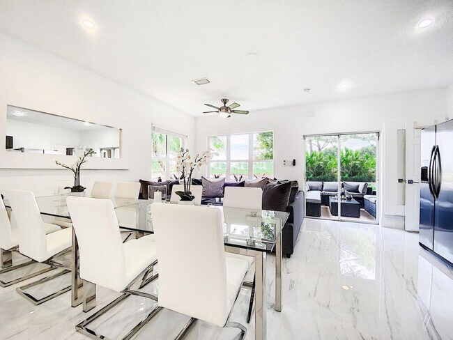 Building Photo - 1916 Perfect Dr