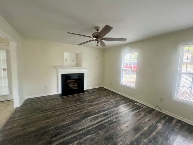 Building Photo - Three bedroom, 2.5 bath house in Mebane