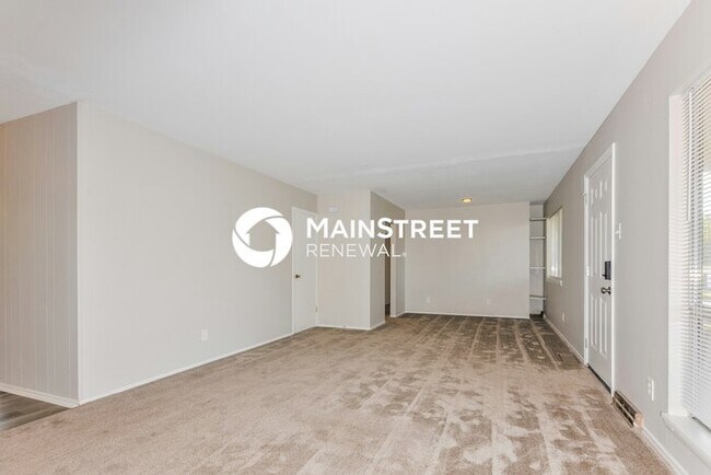 Building Photo - 2 Bedroom Pet-Friendly Home in St Charles,...