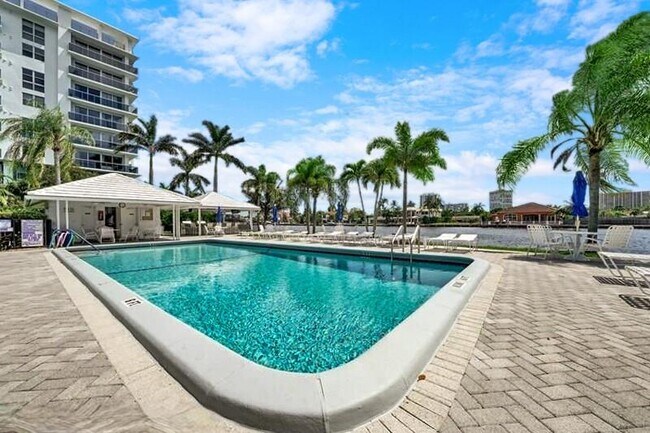 Foto del edificio - 6213 Bay Club Dr