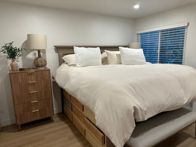 Foto del edificio - 533 Garden Creek Pl