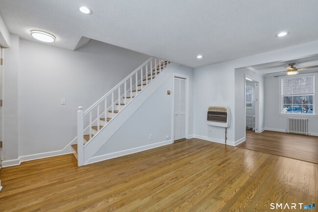 Foto del edificio - 28 Garden Dr