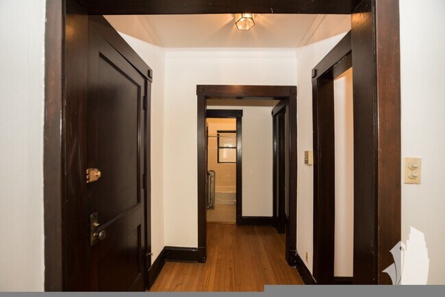 Foto del edificio - 1448 W Cornelia-2
