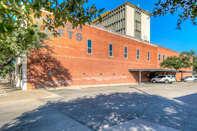 Building Photo - 30 W Beauregard Ave
