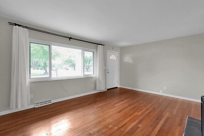 Foto del edificio - 5371 Poplarwood Rd