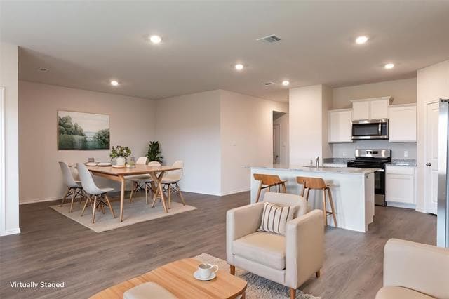 Building Photo - 764 Tiger Lily Wy