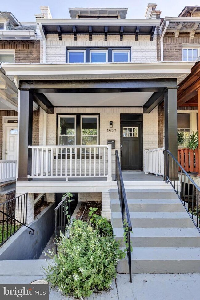 Foto del edificio - 1529 Isherwood St NE