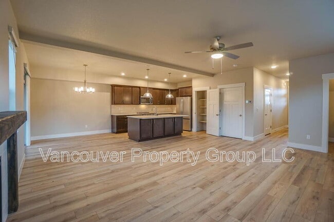 Foto del edificio - 313 E Caribou Ct