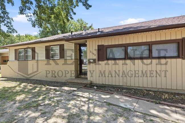 Foto del edificio - 2103 W Columbine Ln