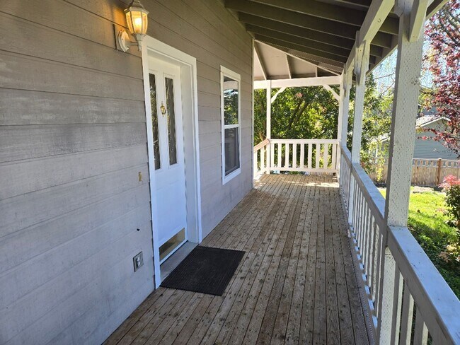Foto del edificio - 26408 Granny Smith Ln NE