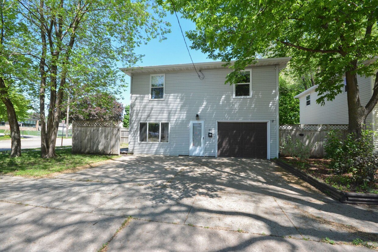Primary Photo - Must see renovations in this 4 bedroom home!