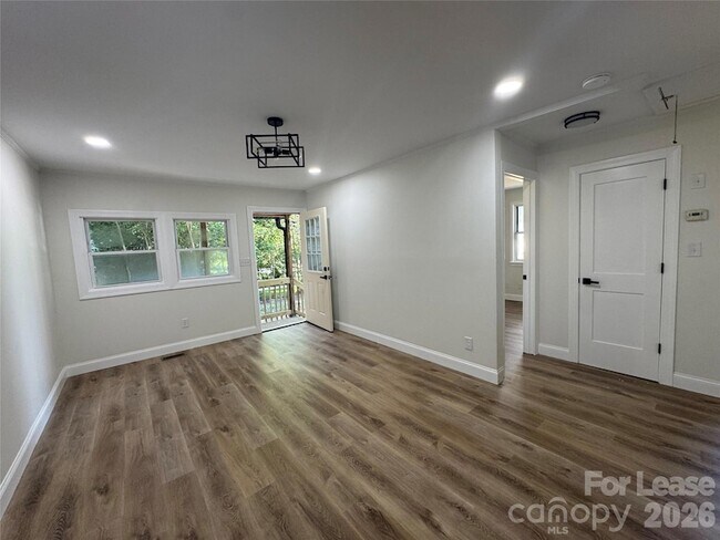 Foto del edificio - 1802 Academy St