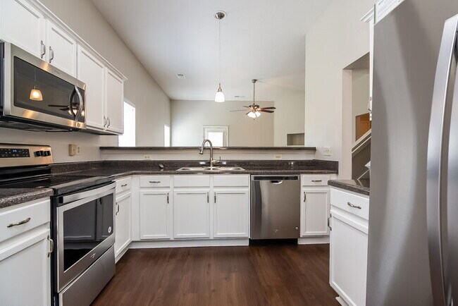 Foto del edificio - 5636 Sycamore Woods Dr