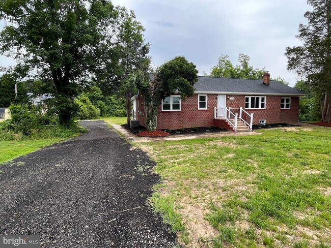 Building Photo - 2708 Marshall Hall Rd