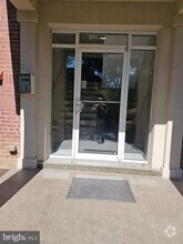 Building Photo - 2 E Maple St