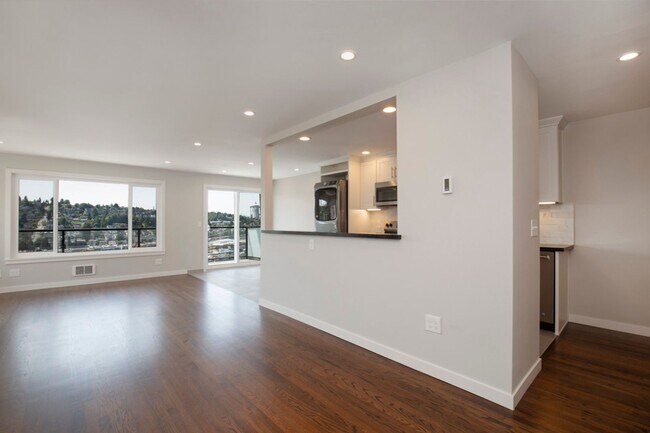 Foto del edificio - Queen Anne Triplex