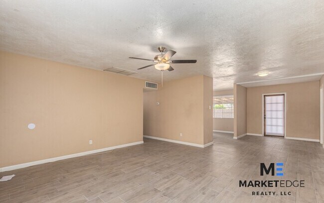 Building Photo - 3Bed/2Bath Home with POOL in Phoenix! $120...