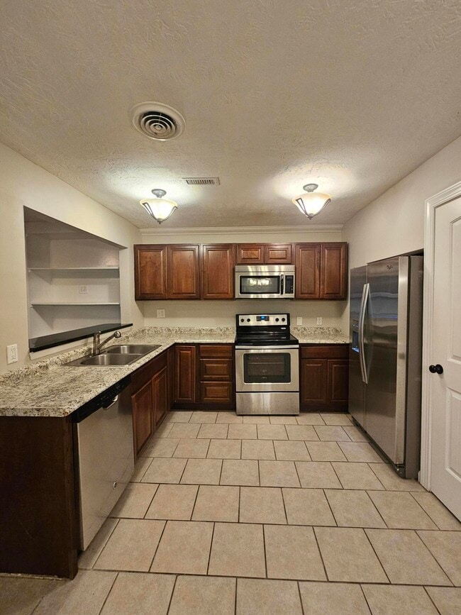 Building Photo - 3306 Tanglewood Dr