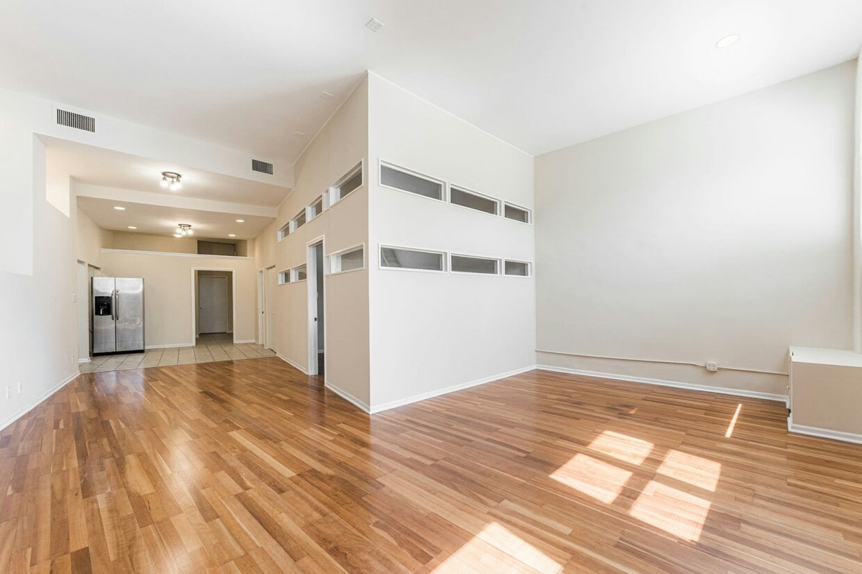 Primary Photo - 2122 W Grand Ave