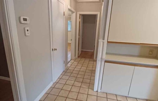 Building Photo - 1342 Spring Lawn Ave