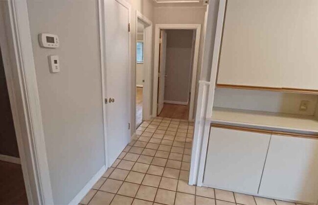 Foto del edificio - 1342 Spring Lawn Ave