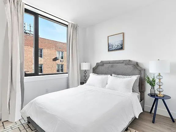 Foto del edificio - "Charming 1-Bed Oasis on Avenue V, Brooklyn – Perfect Urban Living!"