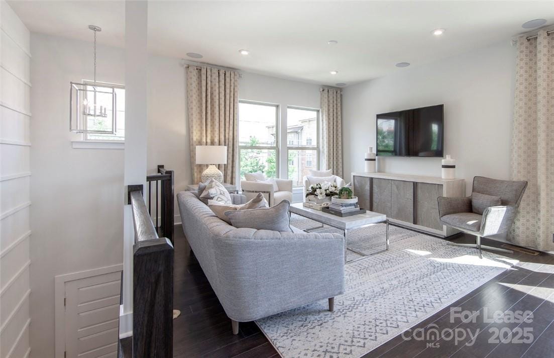 Foto principal - 16011 Roscoe Ln
