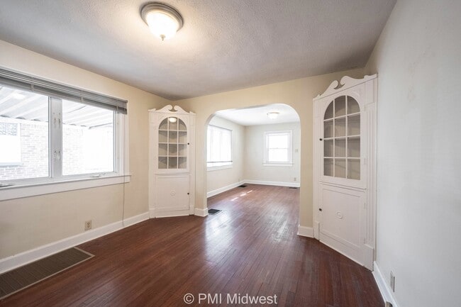 Building Photo - 4715 Caroline Ave