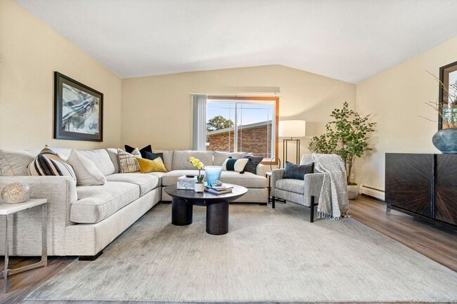 Interior Photo - Lake Pointe