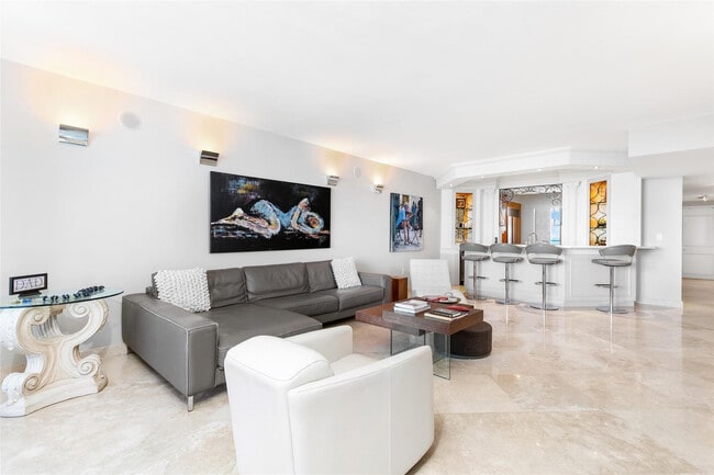 Building Photo - 2110 N Ocean Blvd