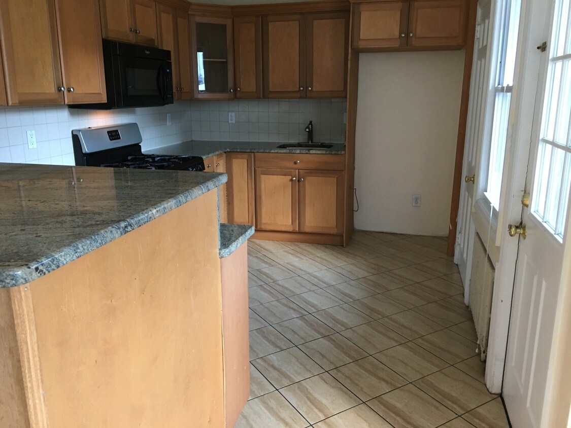 123 Dumont Ave, Clifton, NJ 07013 Townhome Rentals in Clifton NJ