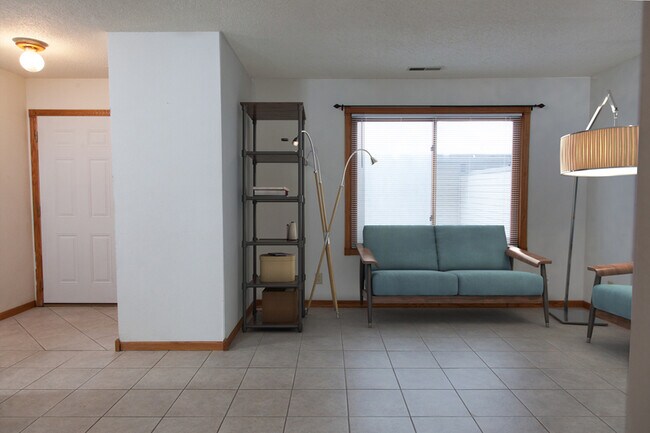 Foto del edificio - 630 Borner St N