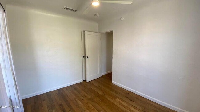 Foto del edificio - 1136 E Almeria Rd