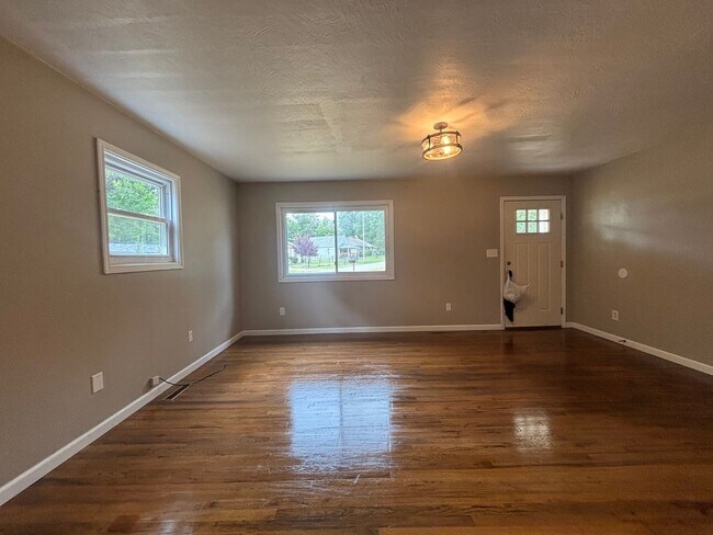 Foto del edificio - Great location in Willard! Available Now 4...