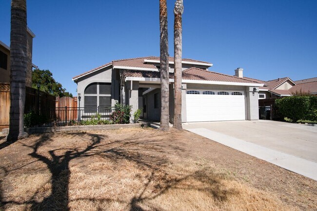 Building Photo - Beautiful 4 Bedroom / 3 Bath!